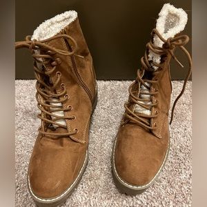 Target brown suede Sherpa boots 7.5